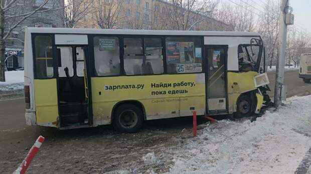 ДТП с автобусом в Барнауле / Фото: Barnaul 22