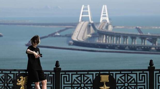 Крымский мост снова поехал