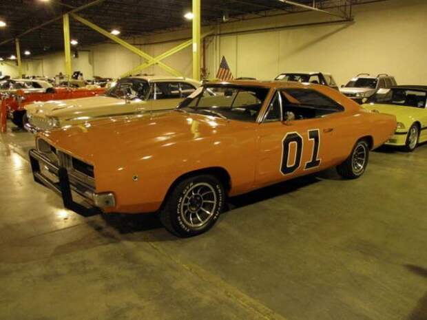 Конфисковали гараж на 10 млн. долларов (21 фото) Конфисковали гараж на 10 млн. долларов (21 фото)