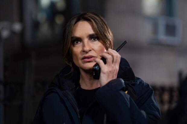 Benson talking into her walkie-talkie on Law & Order: SVU Season 26 Episode 13