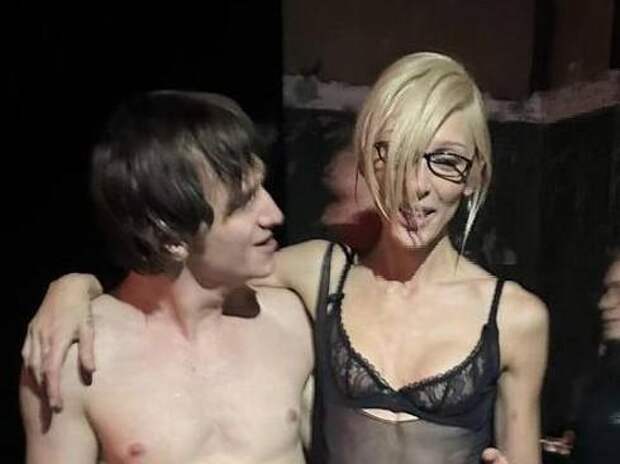 Ходит по стеклянной крыше: момент падения рэпера Vacio попал на видео