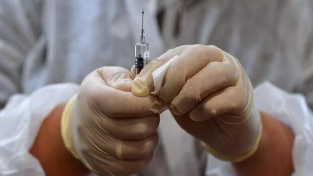 В Роспотребнадзоре сообщили, что почти 50% россиян сделали прививки от гриппа