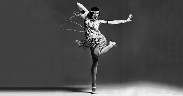 Короткие юбки, румяна на коленках, губки бантиком: Какими были флэпперы, молодые бунтарки «ревущих 20-х»