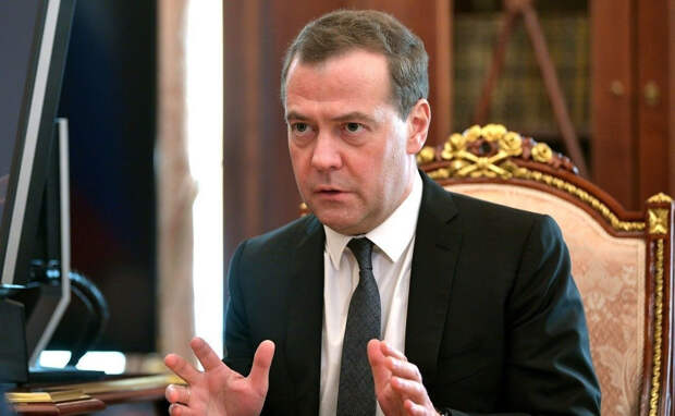 Медведев заявил, что санитарная зона может быть расширена до границы с Польшей