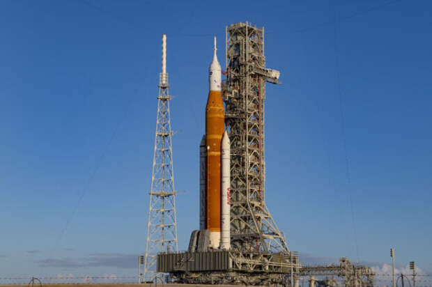 Ракета SLS и космический корабль Orion долетят только до станции Artemis III (НАСА).