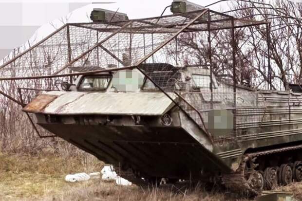 Впервые замечен плавающий транспортер ПТС-2 с «мангалом» и системами РЭБ