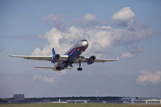 Состоялся первый полет самолета Ту-214 с импортозамещающими комплектующими в Казани