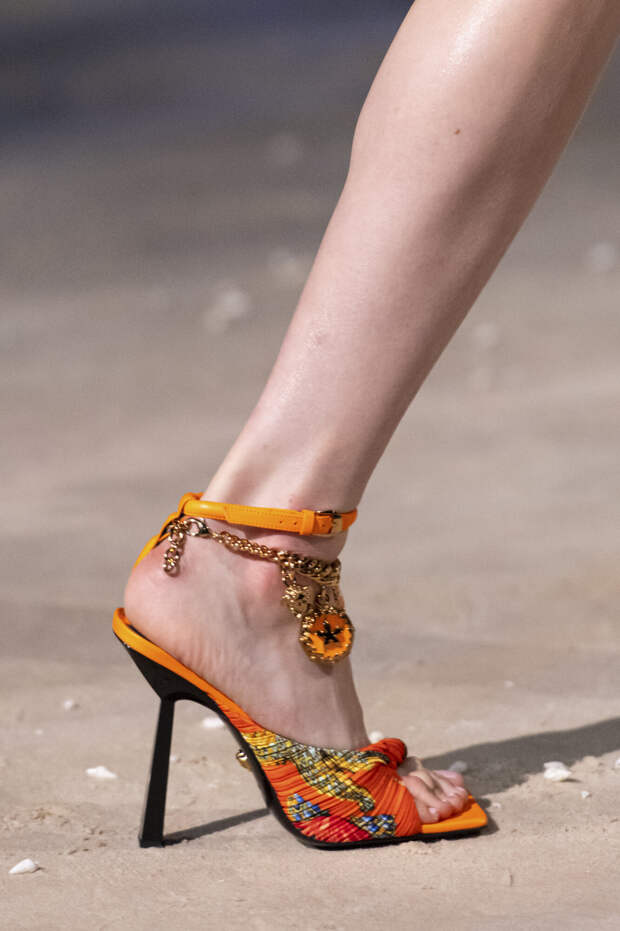 Versace весна-лето 2021