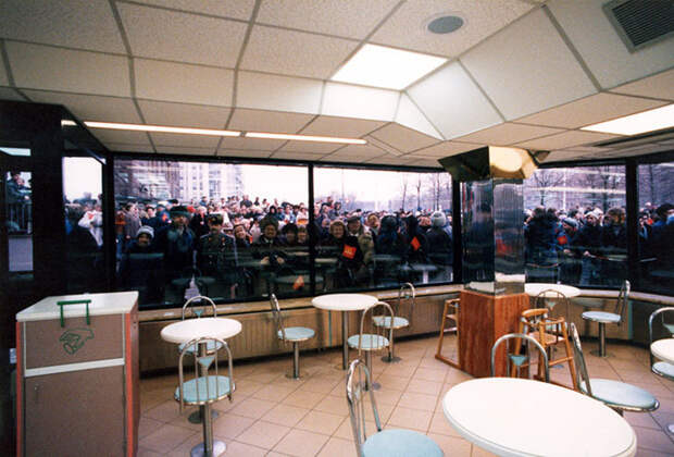 Эпические фото о том, как в Москве в 1990 году открылся первый McDonald’s