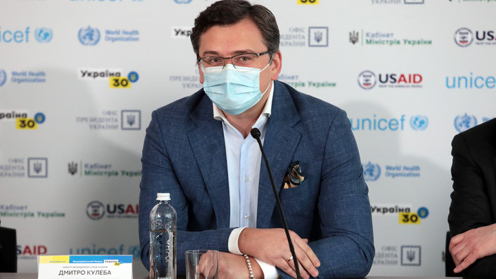 Глава МИД Украины призвал ЕС отключить Россию от SWIFT и попросил у США глушилки Глава МИД Украины призвал ЕС отключить Россию от SWIFT и попросил у США глушилки