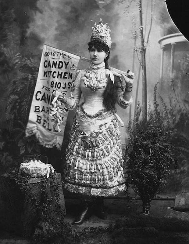 Женщины-баннеры 19 века, рекламирующие товары на своих платьях