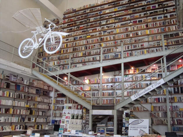 Из такого книжного не выйдешь без покупки