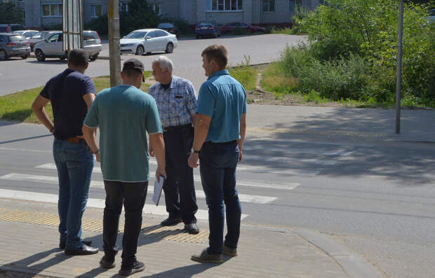 В Твери комиссия проверила ремонт тротуаров на Зеленом и Промышленном проездах