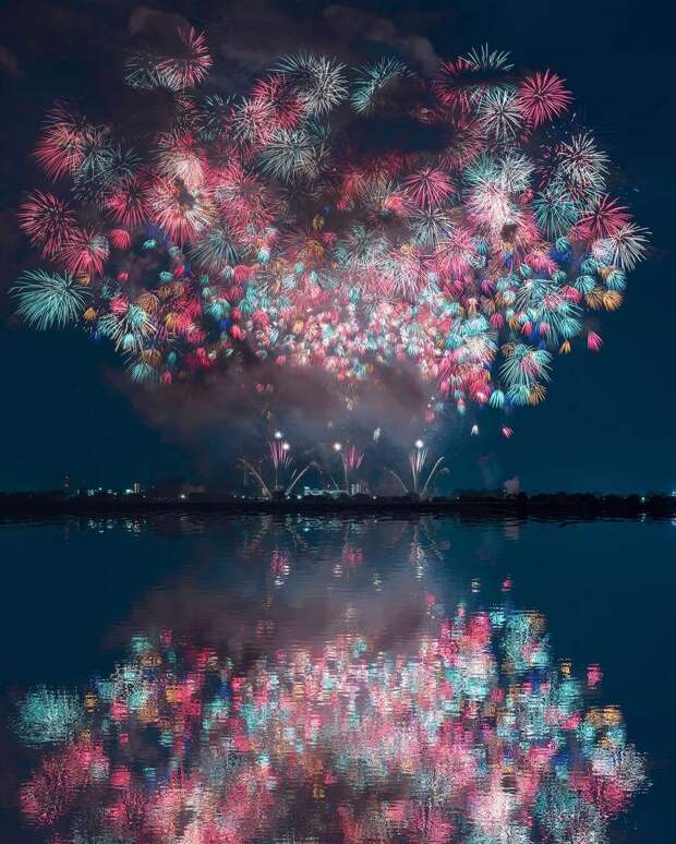 The Japanese Photographer Keisuke Captures The Beauty Of Fireworks In Japan