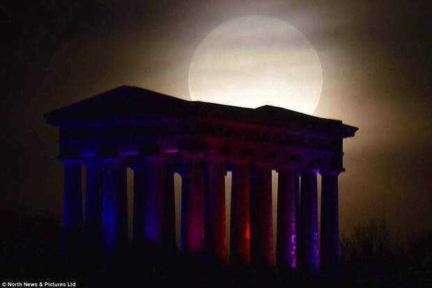 Сооружение Penshaw Monument, Англия nasa, Суперлуние, в мире, луна, новости, полнолуние, редкие фото, фото