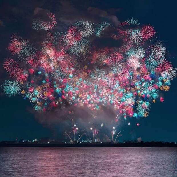 The Japanese Photographer Keisuke Captures The Beauty Of Fireworks In Japan