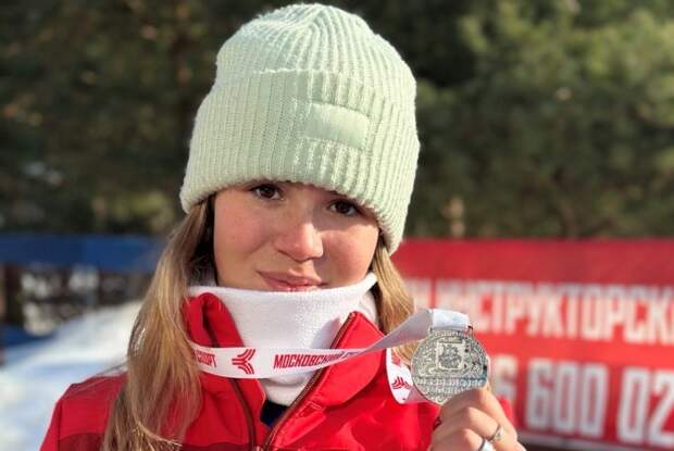 Школьница из Куркина взяла серебро на первенстве Москвы по горным лыжам