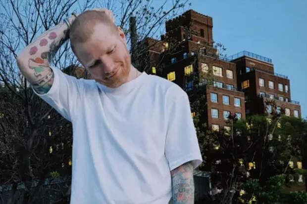 Ни рыжего, ни волос: Эд Ширан остался без прически и шокировал сеть