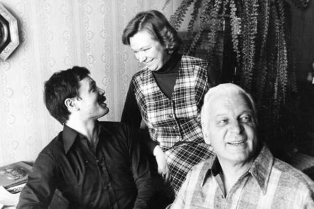 Актер с родителями | Фото: kino-teatr.ru Актер с родителями | Фото: kino-teatr.ru