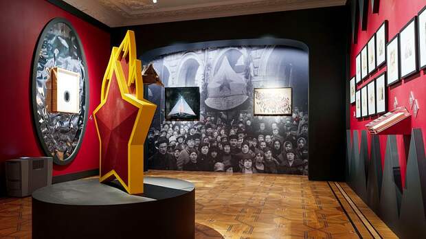 Нечего на зеркало пенять: выставку «Король шутов и дураков» в Центре Вознесенского посвятили Тилю Уленшпигелю