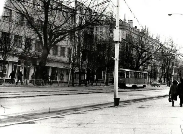 Город Шахты сотрясало одно происшествие за другим. Город Шахты сотрясало одно происшествие за другим.