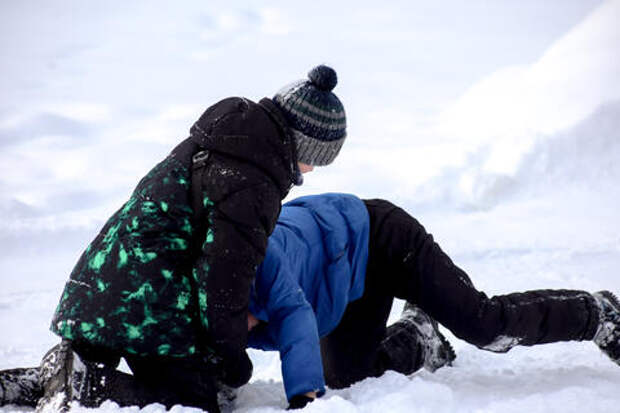 Школьник избил свою одноклассницу до обморока, дети записали всё на видео. Инцидент произошёл в соседнем с Кубанью регионе
