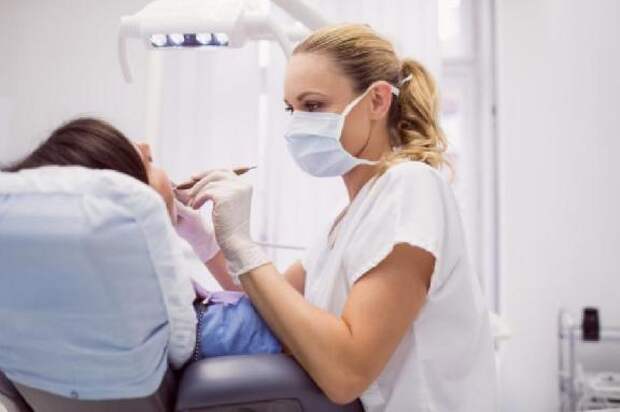 Стоматолог рассказал о вреде вейпов для полости рта и зубов