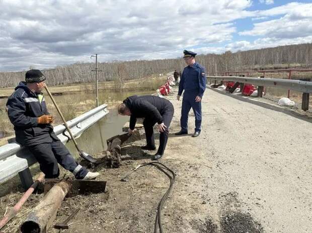 Тюменская прокуратура в связи с произошедшим обрушением проведёт проверку моста в Казанском районе