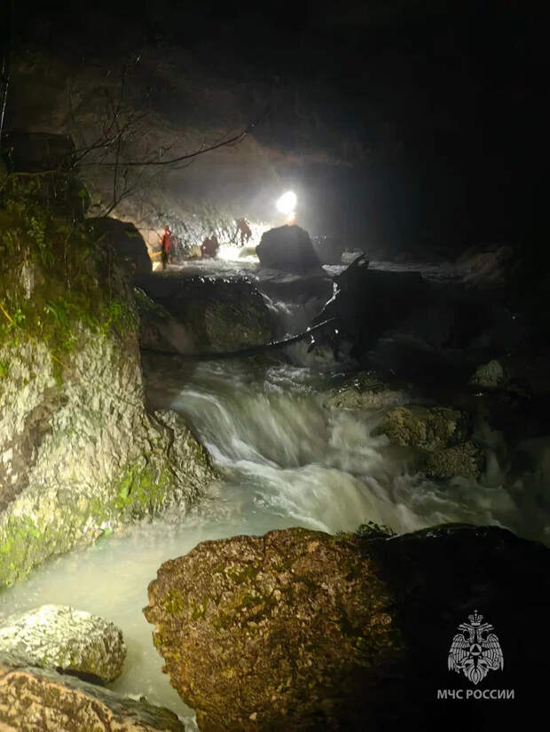 Роковая Пасть Дракона: в Сочи из пещеры эвакуировали погибшую девушку-спелеолога