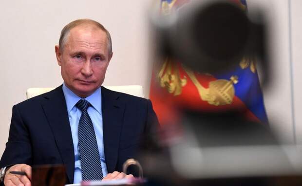 Путин проводит совещание с правительством по видеосвязи из Санкт-Петербурга
