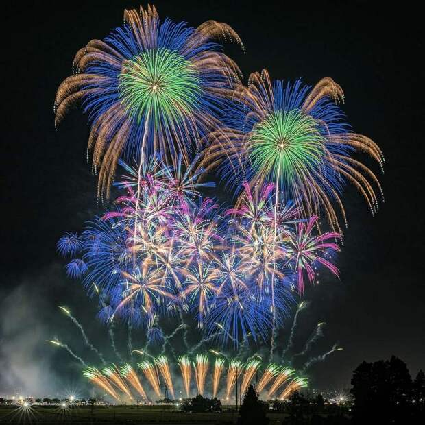 The Japanese Photographer Keisuke Captures The Beauty Of Fireworks In Japan