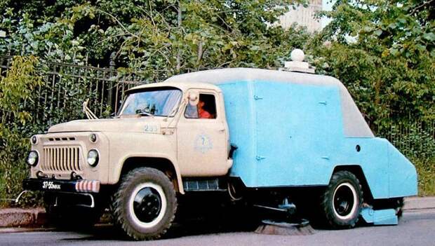 Модернизированная подметально-уборочная машина ПУ-53 на грузовом шасси ГАЗ-53-02. 1966 год