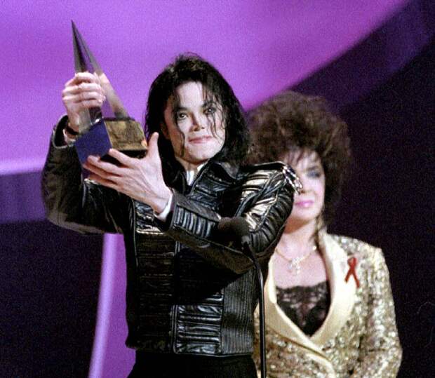 Три брата и сестра подали в суд на покойного Майкла Джексона за педофилию