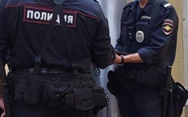 На улице Петра Романова охранник напал на журналистов телеканала «Россия 24»