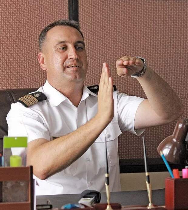 Контр-адмирал А.Л.Неижпапа объясняет: вжжжжж.... полетели!