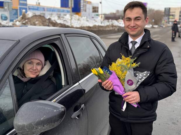«Цветочный патруль» поздравил автоледи Рязани, Тулы и Орла