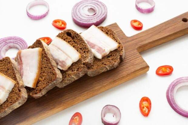 «Деревянное» сало и мыльный вкус: пять ошибок, которые убивают продукт