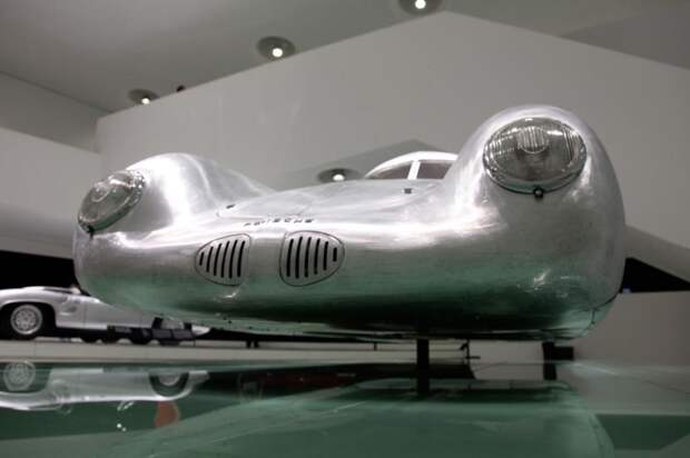 На аукцион выставят самый дорогой в мире Porsche, выпущенный в 1939 году