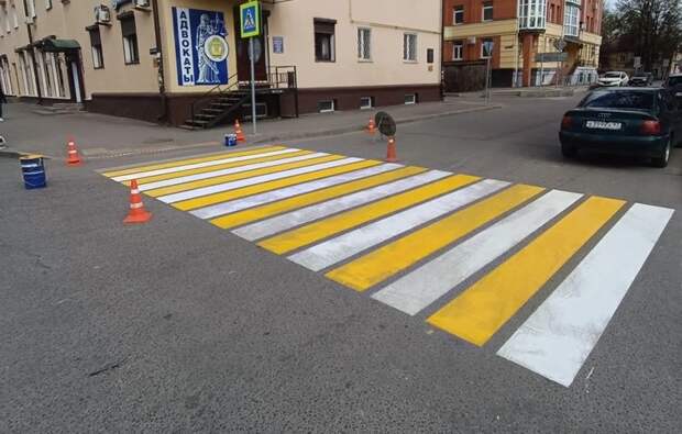 В Смоленске на трех улицах обновили дорожную разметку