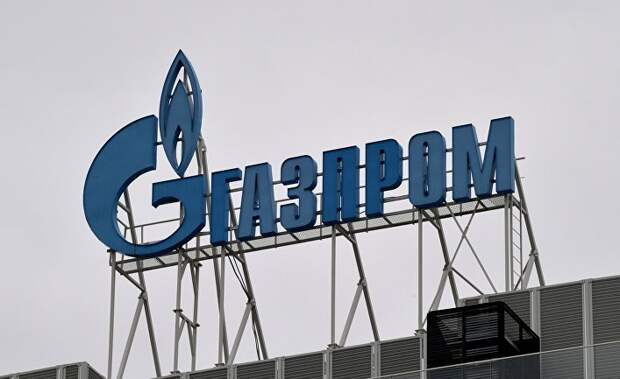 Вывеска на офисе ПАО "Газпром"