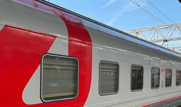 Пять поездов в Петербург и из него задержались в Тверской области из-за непогоды