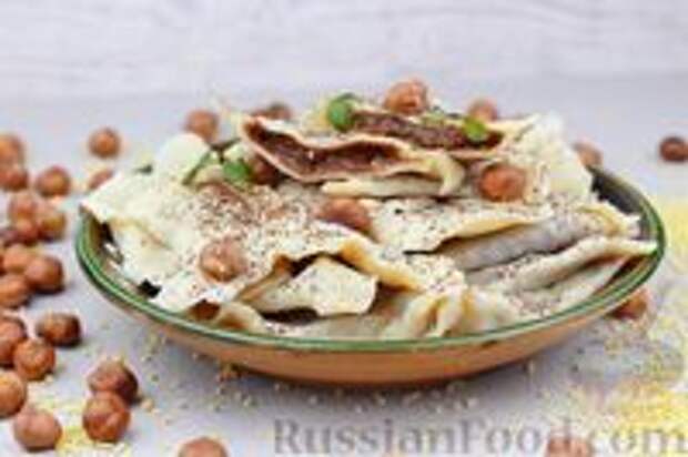 Фото к рецепту: Вареники с пшённой кашей, шоколадом и орехами