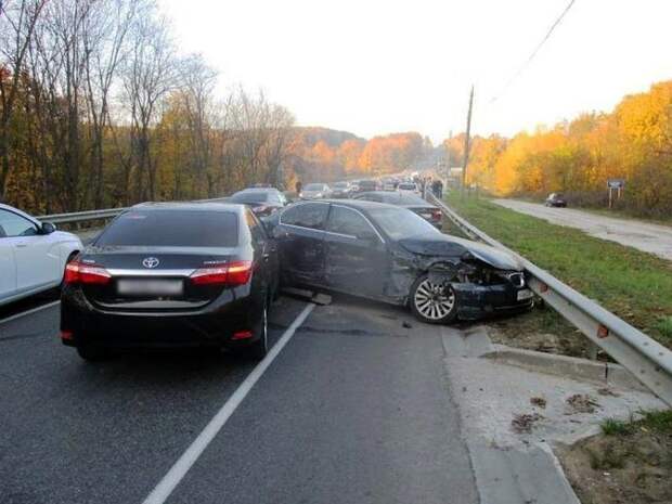 Авария дня. Массовое ДТП под Тулой устроил водитель BMW bmw, авария, авария дня, авто, авто авария, дтп, массовое дтп