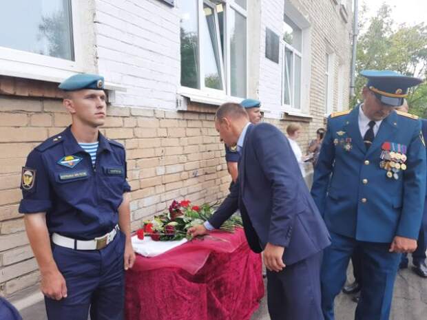 Сегодня состоялось торжественное открытие мемориальной доски гвардии сержанту Геннадию Литовченко, который погиб при исполнении воинского долга в ходе специальной военной операции на Украине. - 937215778551