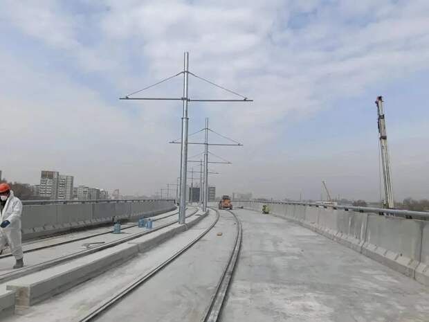 Трамвайную эстакаду на площади Труда начали готовить к запуску