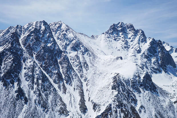 В Бурятии поиски пропавшего под лавиной туриста продолжат до его обнаружения