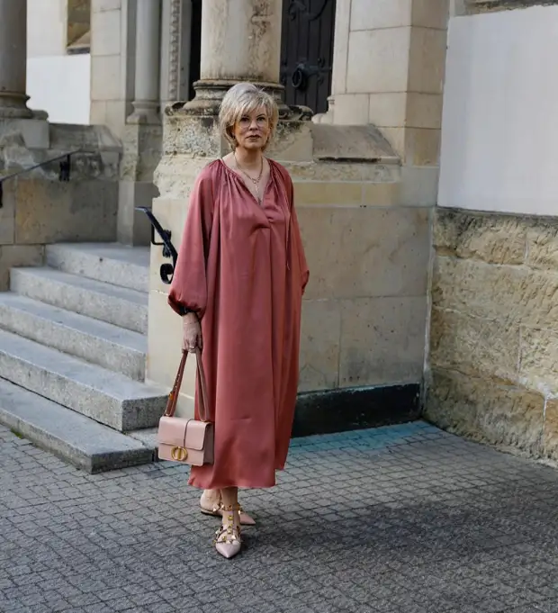 Модные платья для женщин после 40 лет зима 2022: самые стильные новинки