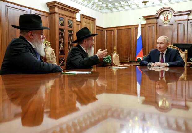 Путин отметил вклад конфессий и народов России в стабильность страны