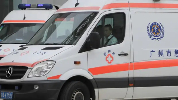 В Китае автомобиль совершил наезд на толпу школьников