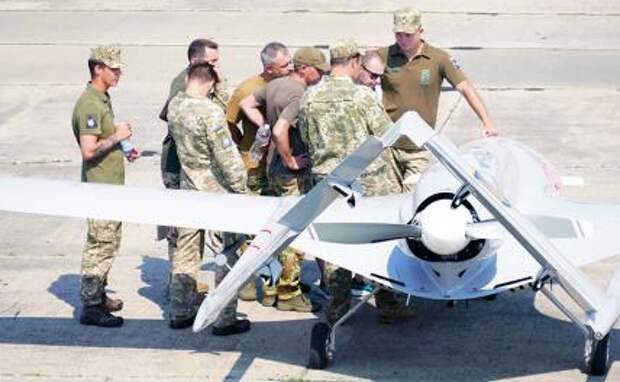 На фото: турецкий боевой беспилотный аппарат "Байрактар ​​ТБ2"
